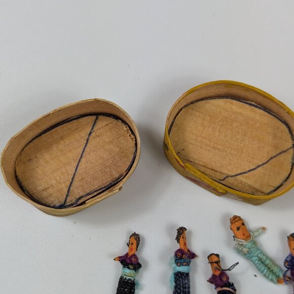 Vintage Set of 6 Tiny Guatemalan Worry Dolls in Handmade Balsa Wood Basket - Picture 4 of 6